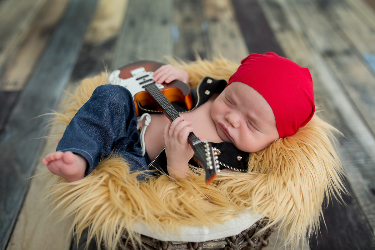 Nícolas chegou para completar a alegria da família!

Registramos com muito amor e carinho esse pequeno com seus 15 dias de vida

Papai e mamãe agora tem uma linda recordação pra guardar deste momento único da vida de seu lindo bebê.