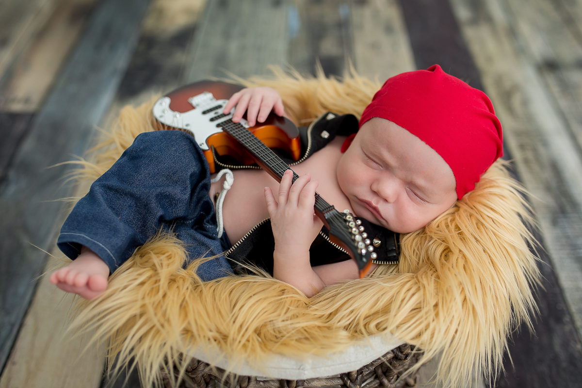 Nícolas chegou para completar a alegria da família!

Registramos com muito amor e carinho esse pequeno com seus 15 dias de vida

Papai e mamãe agora tem uma linda recordação pra guardar deste momento único da vida de seu lindo bebê.