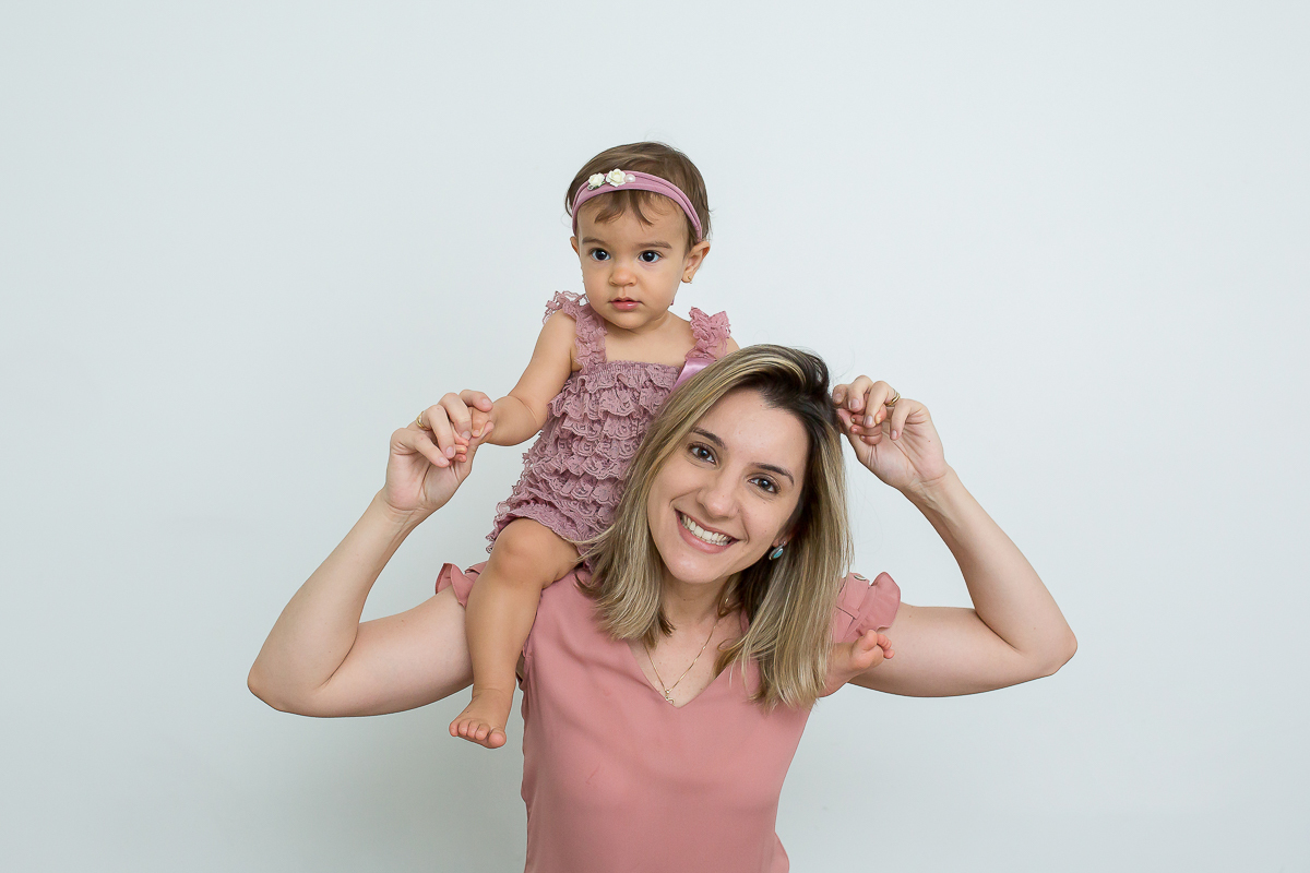 A querida Camile encerrou seu ciclo de fotos de acompanhamento com uma sessão linda! Como é bom fazer este tipo de registro que trarão tantas boas lembranças para a família. A presença dos pais nas brincadeiras, o companheirismo e acima de tudo, carinho 