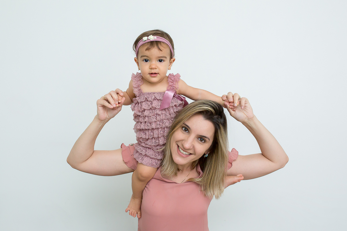 A querida Camile encerrou seu ciclo de fotos de acompanhamento com uma sessão linda! Como é bom fazer este tipo de registro que trarão tantas boas lembranças para a família. A presença dos pais nas brincadeiras, o companheirismo e acima de tudo, carinho 
