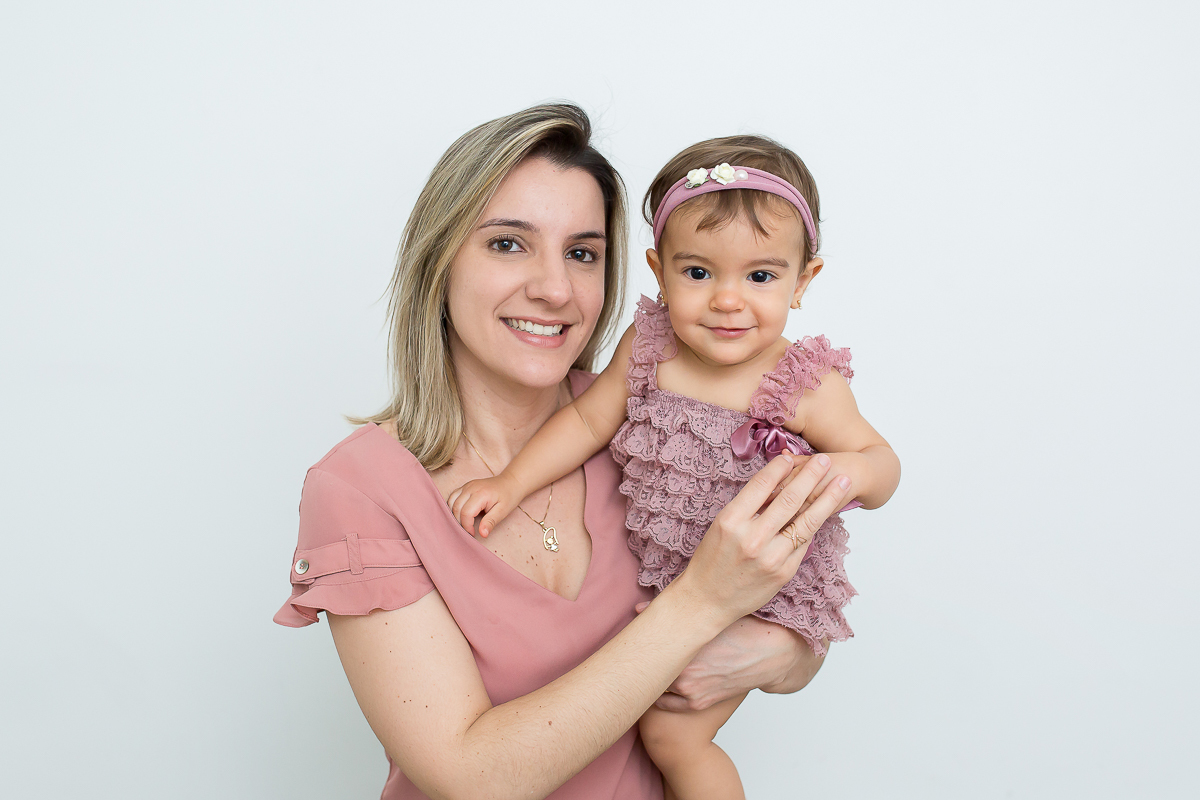 A querida Camile encerrou seu ciclo de fotos de acompanhamento com uma sessão linda! Como é bom fazer este tipo de registro que trarão tantas boas lembranças para a família. A presença dos pais nas brincadeiras, o companheirismo e acima de tudo, carinho 
