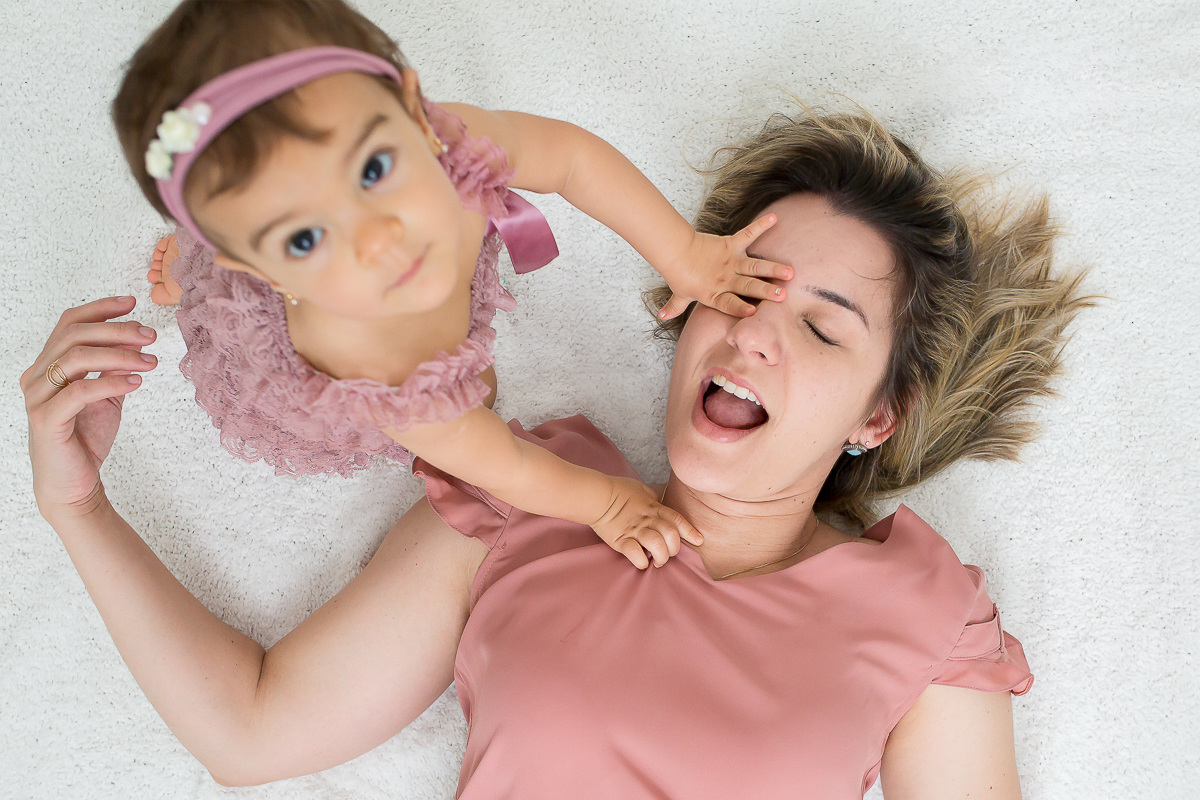 A querida Camile encerrou seu ciclo de fotos de acompanhamento com uma sessão linda! Como é bom fazer este tipo de registro que trarão tantas boas lembranças para a família. A presença dos pais nas brincadeiras, o companheirismo e acima de tudo, carinho 