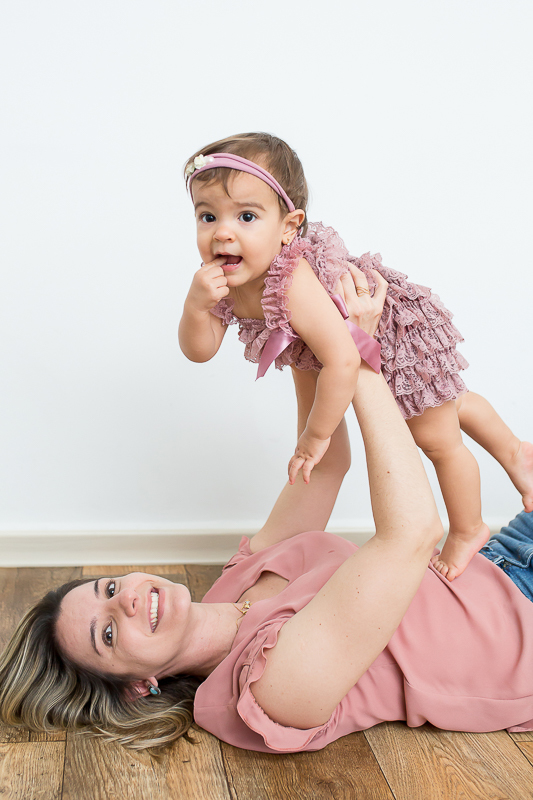 A querida Camile encerrou seu ciclo de fotos de acompanhamento com uma sessão linda! Como é bom fazer este tipo de registro que trarão tantas boas lembranças para a família. A presença dos pais nas brincadeiras, o companheirismo e acima de tudo, carinho 