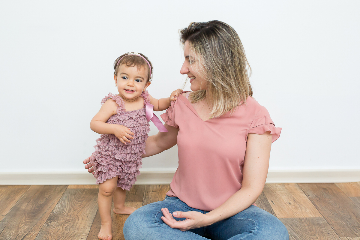 A querida Camile encerrou seu ciclo de fotos de acompanhamento com uma sessão linda! Como é bom fazer este tipo de registro que trarão tantas boas lembranças para a família. A presença dos pais nas brincadeiras, o companheirismo e acima de tudo, carinho 