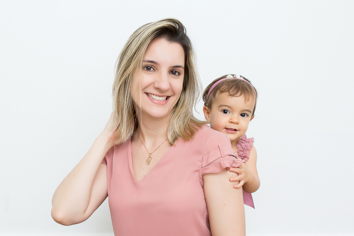 A querida Camile encerrou seu ciclo de fotos de acompanhamento com uma sessão linda! Como é bom fazer este tipo de registro que trarão tantas boas lembranças para a família. A presença dos pais nas brincadeiras, o companheirismo e acima de tudo, carinho 