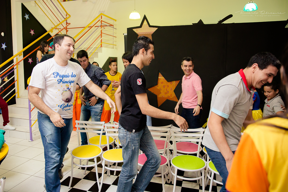 É hora da brincadeira dos adultos