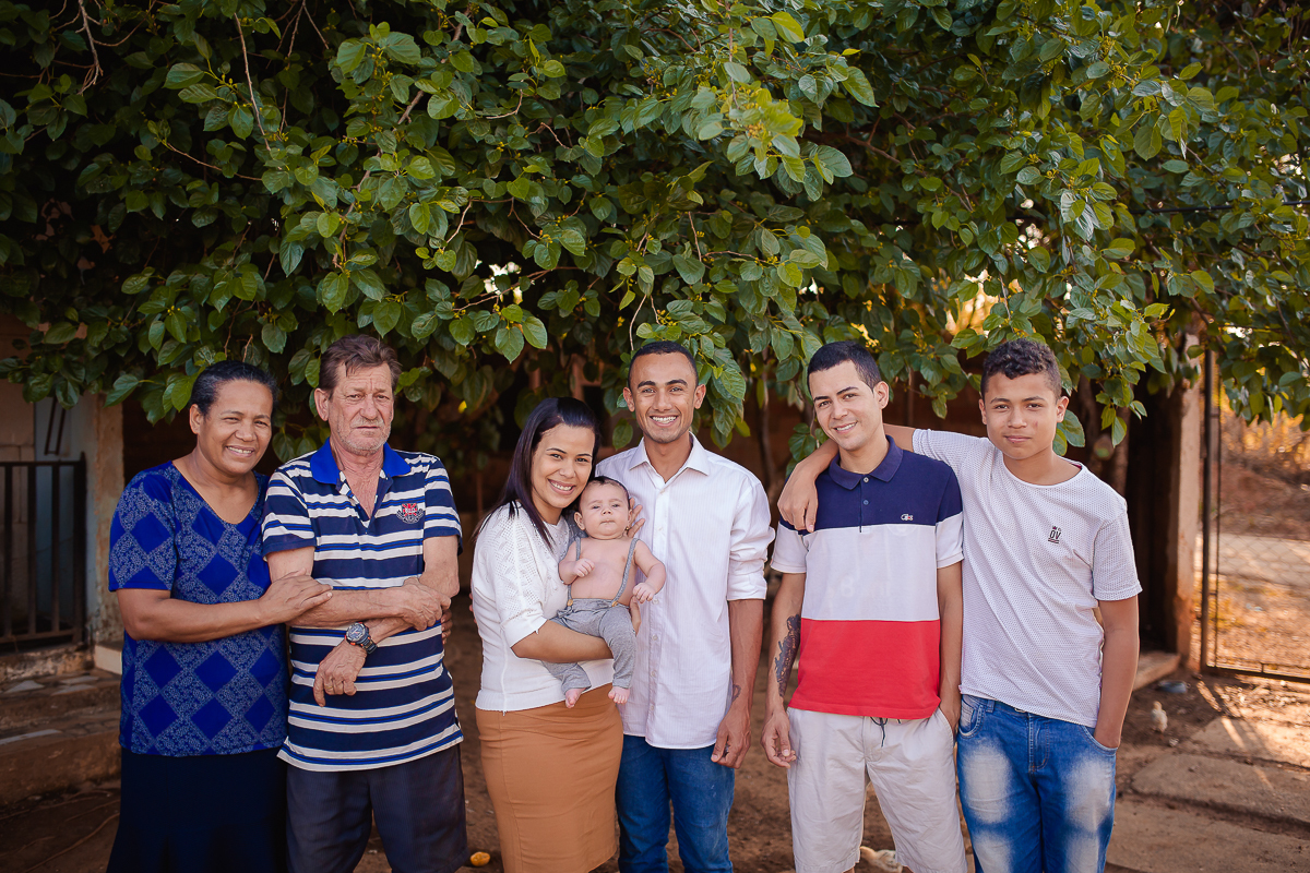 Como é fofo esse pequeno!

Este é o Bryan, com 2 meses em sua 2ª sessão, um encanto de bebe, no final da sessão conseguimos fazer as fotos de família, e elas ficaram um amor <3 