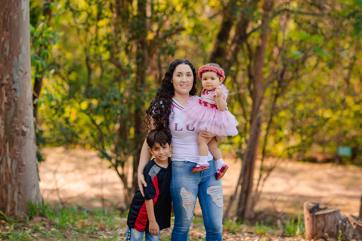 O ensaio Smash the Cake da Pollyana foi no tema de Jardim e ficou encantador. A Polly se divertiu e se lambuzou todinha, e teve a participação do seu irmãozinho que também amou o bolo!! E para finalizar teve o banho de bacia, tem brincadeira mais gostosa?