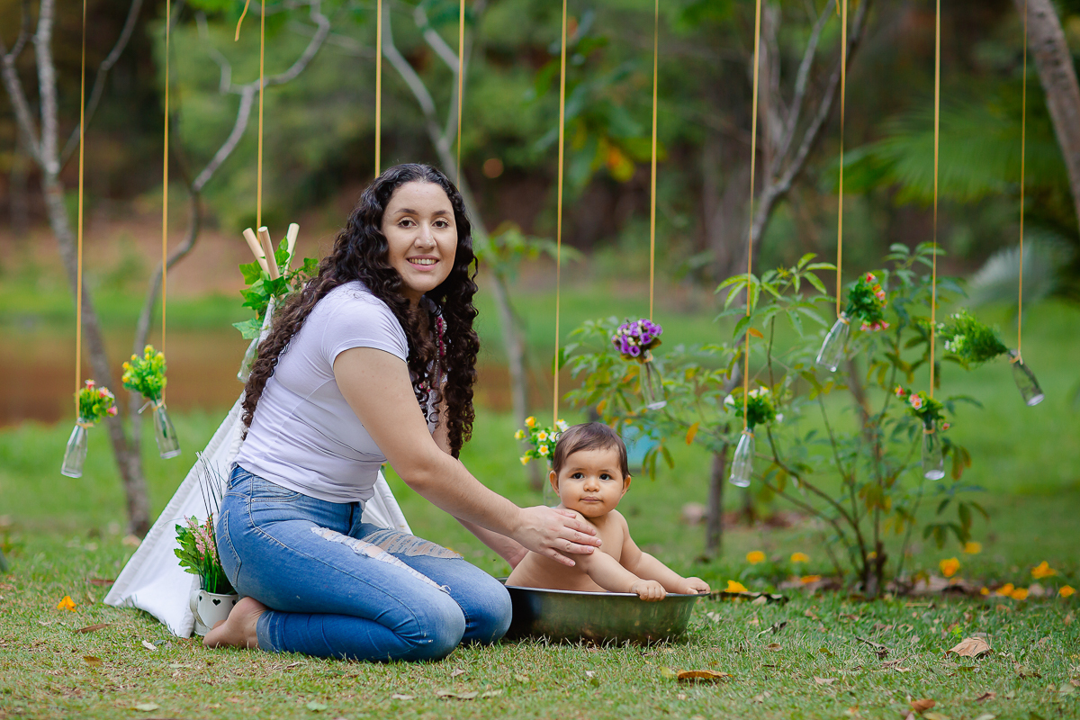 O ensaio Smash the Cake da Pollyana foi no tema de Jardim e ficou encantador. A Polly se divertiu e se lambuzou todinha, e teve a participação do seu irmãozinho que também amou o bolo!! E para finalizar teve o banho de bacia, tem brincadeira mais gostosa?