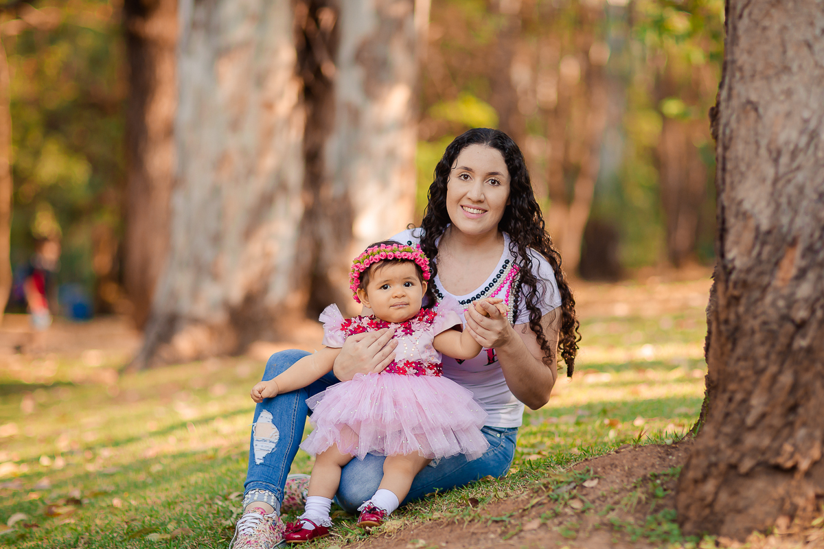 O ensaio Smash the Cake da Pollyana foi no tema de Jardim e ficou encantador. A Polly se divertiu e se lambuzou todinha, e teve a participação do seu irmãozinho que também amou o bolo!! E para finalizar teve o banho de bacia, tem brincadeira mais gostosa?