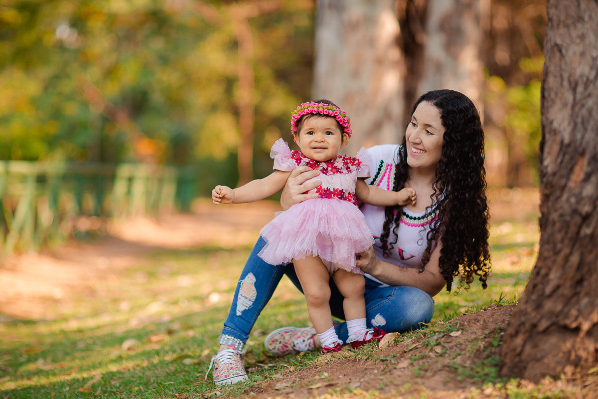 O ensaio Smash the Cake da Pollyana foi no tema de Jardim e ficou encantador. A Polly se divertiu e se lambuzou todinha, e teve a participação do seu irmãozinho que também amou o bolo!! E para finalizar teve o banho de bacia, tem brincadeira mais gostosa?