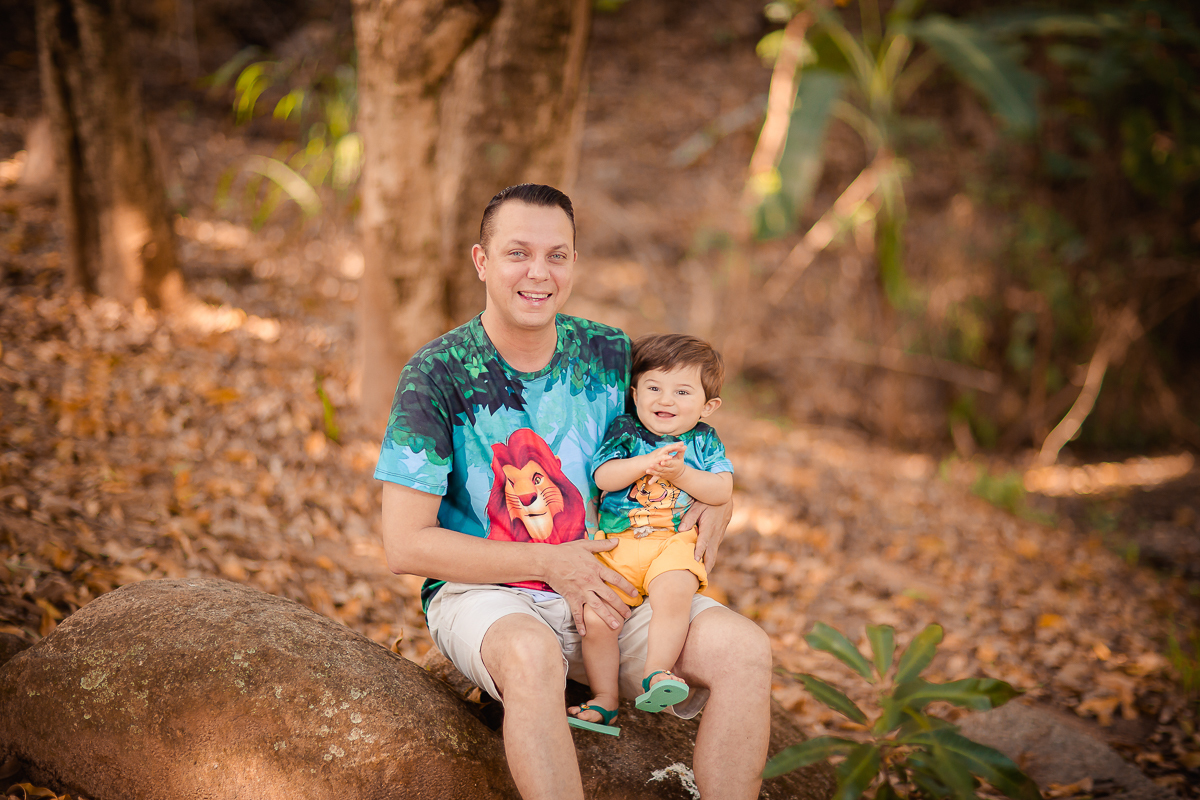 O primeiro aninho do Erick chegou!
E a hora de fazer essa sessão maravilhosa para comemorar também!
O smash the cake é uma delicia...o tema escolhido pelo papai e mamãe foi rei leão e o resultado foi encantador, uma lembrança linda dessa bagunça deliciosa