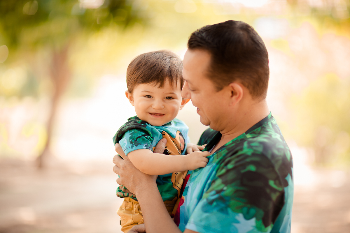 O primeiro aninho do Erick chegou!
E a hora de fazer essa sessão maravilhosa para comemorar também!
O smash the cake é uma delicia...o tema escolhido pelo papai e mamãe foi rei leão e o resultado foi encantador, uma lembrança linda dessa bagunça deliciosa