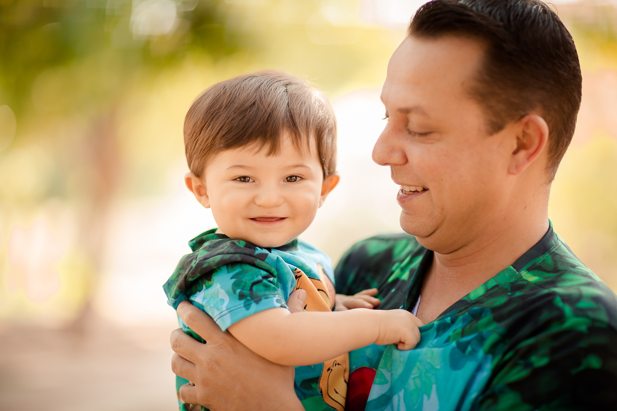 O primeiro aninho do Erick chegou!
E a hora de fazer essa sessão maravilhosa para comemorar também!
O smash the cake é uma delicia...o tema escolhido pelo papai e mamãe foi rei leão e o resultado foi encantador, uma lembrança linda dessa bagunça deliciosa
