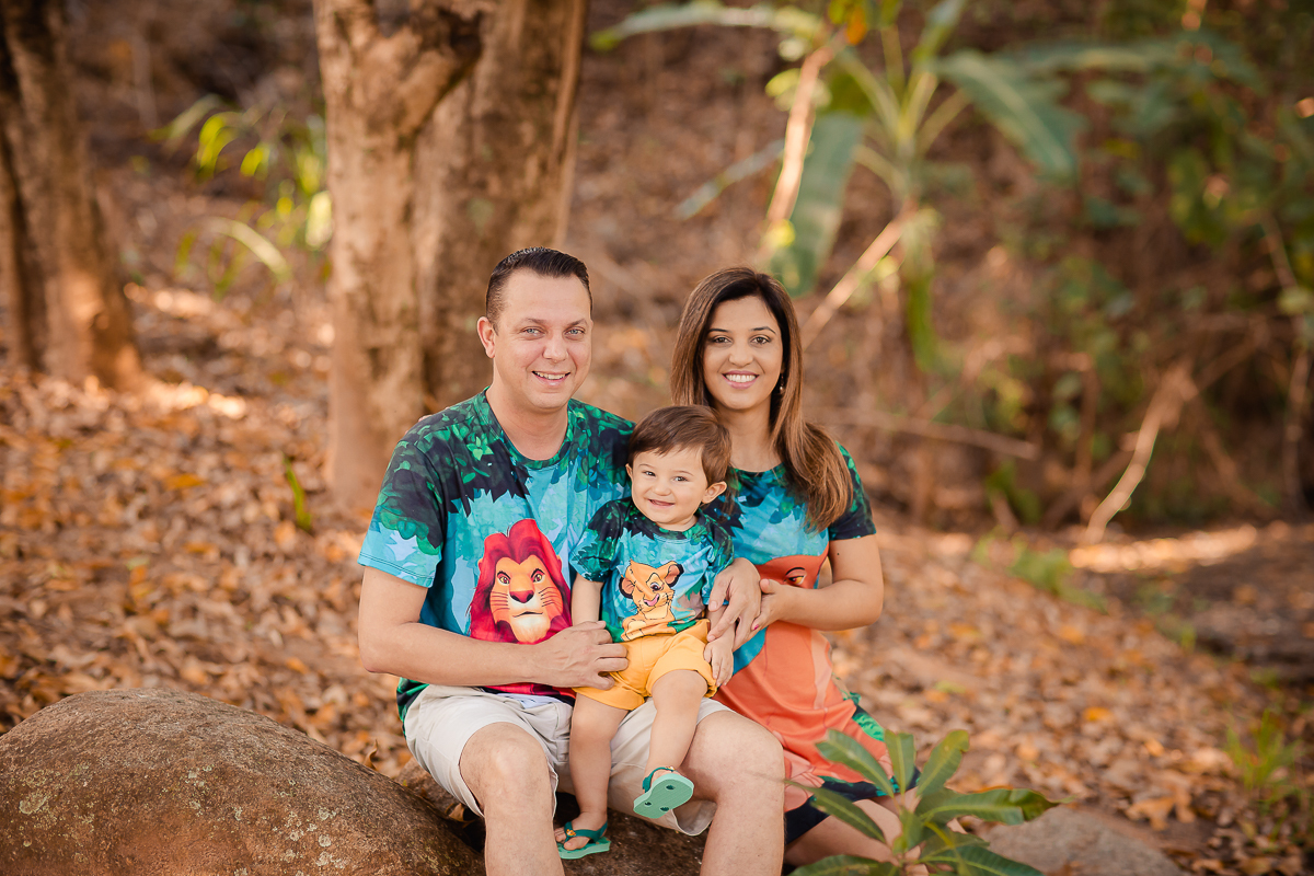O primeiro aninho do Erick chegou!
E a hora de fazer essa sessão maravilhosa para comemorar também!
O smash the cake é uma delicia...o tema escolhido pelo papai e mamãe foi rei leão e o resultado foi encantador, uma lembrança linda dessa bagunça deliciosa