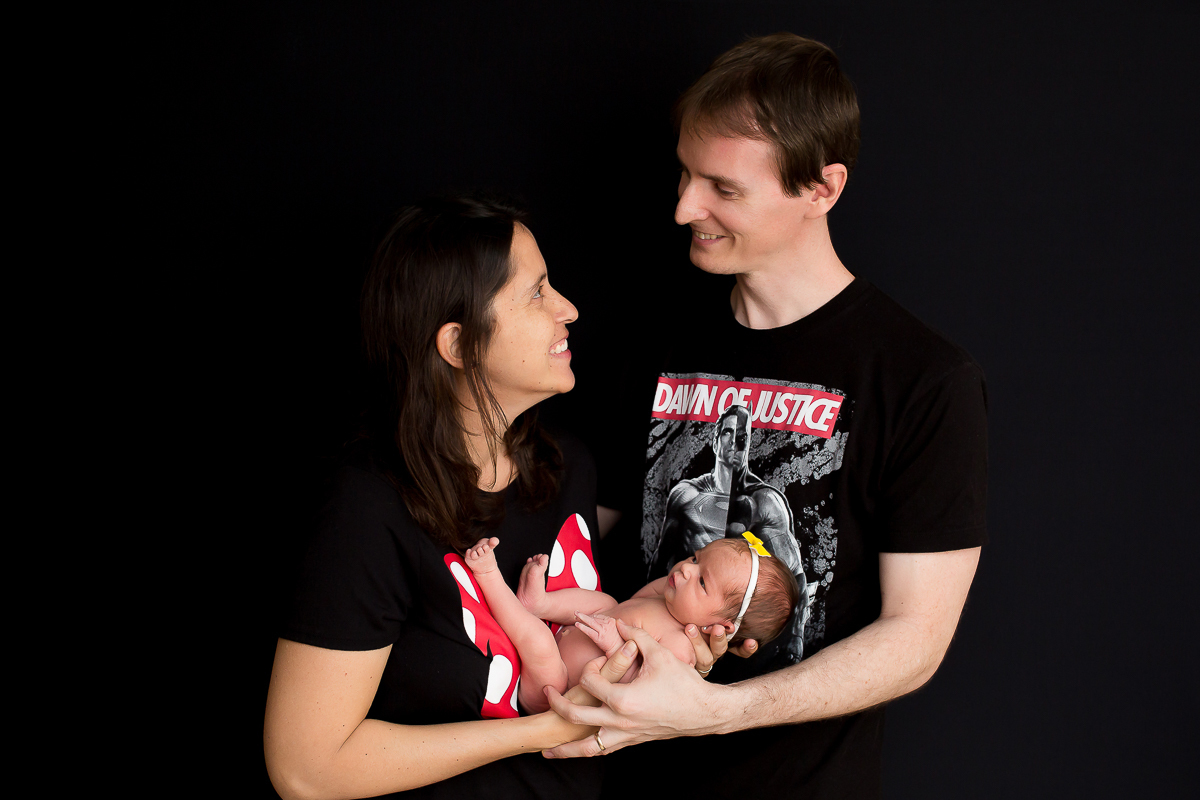 A Larissa chegou e trouxe mais fofura para esse mundão ! 
com seus 13 dias de vida teve sua sessão newborn e aproveitamos para fazer lindas fotos para guardar os seus primeiros dias de vida ♥
Teve até uma foto com os personagens da Disney 