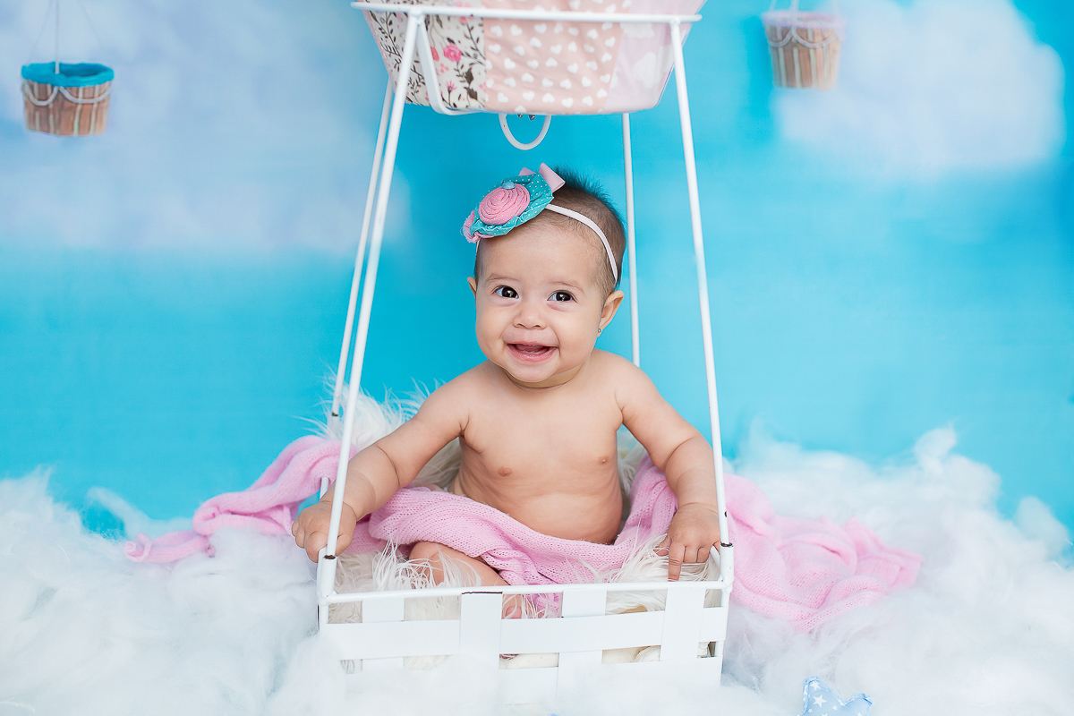 Diana completou seus 6 meses e para comemorar teve uma linda sessão de fotos... Essa pequena é muito sorridente.

Agora esta recordação está eternizada para sempre! 