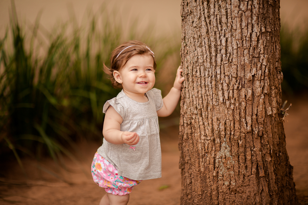 Alice completou seu primeiro aninho, e para registrar essa fase tão linda teve uma deliciosa sessão de smash the fruit... É claro que teve a participação especial do  irmãozinho!! 

Não sei quem se divertiu mais nessa sessão se foi a Alice ou o Vitor
