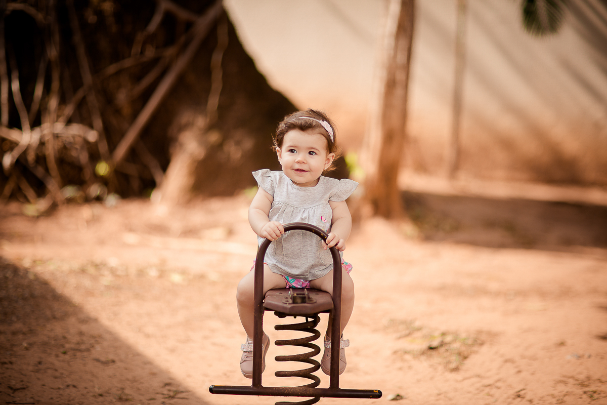 Alice completou seu primeiro aninho, e para registrar essa fase tão linda teve uma deliciosa sessão de smash the fruit... É claro que teve a participação especial do  irmãozinho!! 

Não sei quem se divertiu mais nessa sessão se foi a Alice ou o Vitor