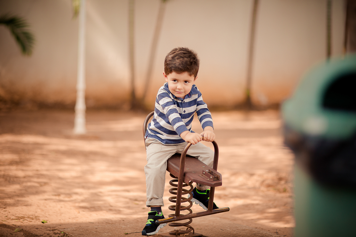 Alice completou seu primeiro aninho, e para registrar essa fase tão linda teve uma deliciosa sessão de smash the fruit... É claro que teve a participação especial do  irmãozinho!! 

Não sei quem se divertiu mais nessa sessão se foi a Alice ou o Vitor