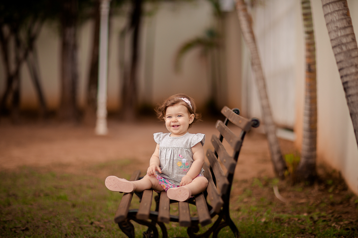 Alice completou seu primeiro aninho, e para registrar essa fase tão linda teve uma deliciosa sessão de smash the fruit... É claro que teve a participação especial do  irmãozinho!! 

Não sei quem se divertiu mais nessa sessão se foi a Alice ou o Vitor