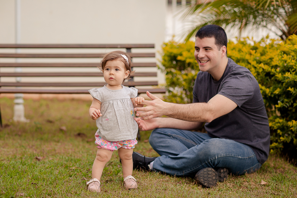 Alice completou seu primeiro aninho, e para registrar essa fase tão linda teve uma deliciosa sessão de smash the fruit... É claro que teve a participação especial do  irmãozinho!! 

Não sei quem se divertiu mais nessa sessão se foi a Alice ou o Vitor