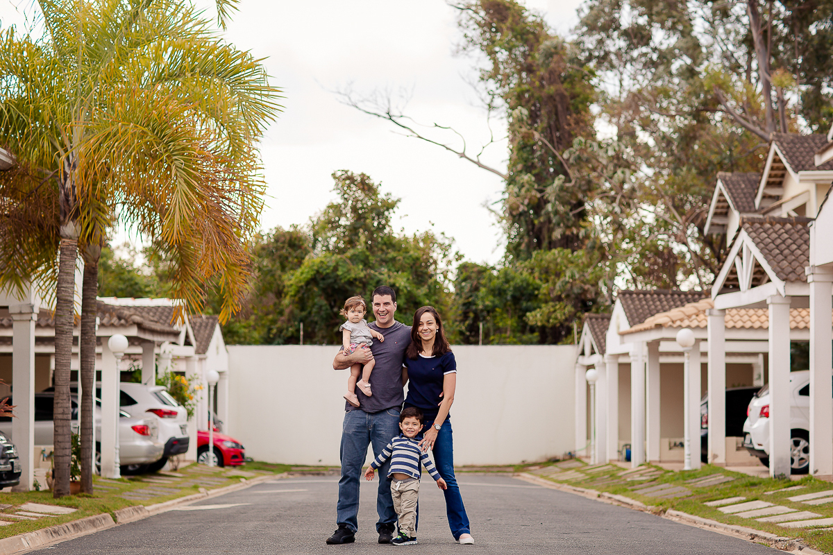 Alice completou seu primeiro aninho, e para registrar essa fase tão linda teve uma deliciosa sessão de smash the fruit... É claro que teve a participação especial do  irmãozinho!! 

Não sei quem se divertiu mais nessa sessão se foi a Alice ou o Vitor