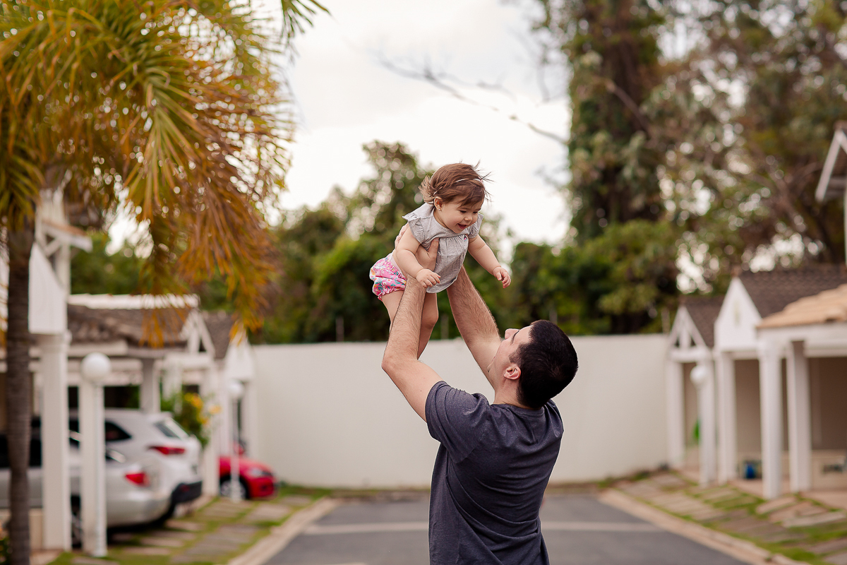 Alice completou seu primeiro aninho, e para registrar essa fase tão linda teve uma deliciosa sessão de smash the fruit... É claro que teve a participação especial do  irmãozinho!! 

Não sei quem se divertiu mais nessa sessão se foi a Alice ou o Vitor