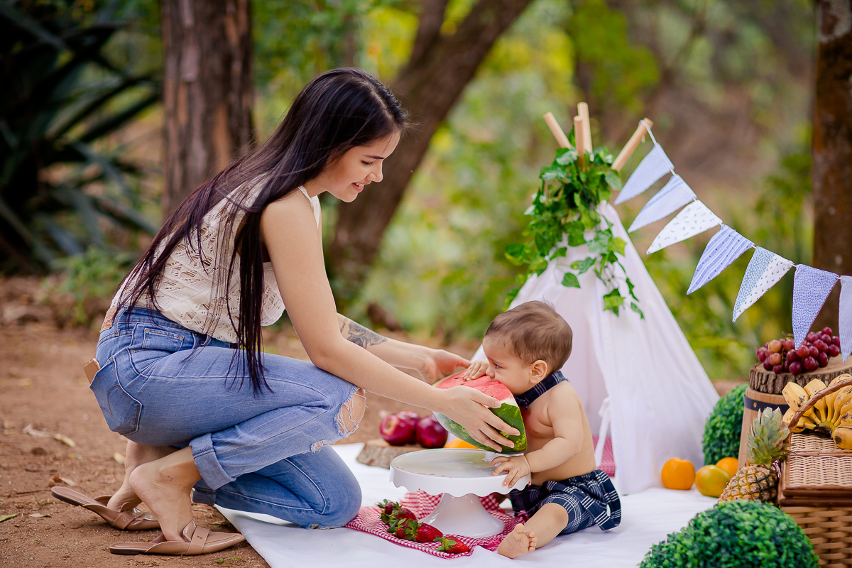 A comemoração do 1º aninho do Otávio foi com um delicioso Smash the Fruit !!

Um ensaio delicioso com muita fruta, muita cor e muito amor em família. 