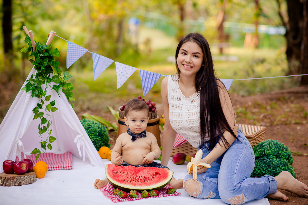 A comemoração do 1º aninho do Otávio foi com um delicioso Smash the Fruit !!

Um ensaio delicioso com muita fruta, muita cor e muito amor em família. 