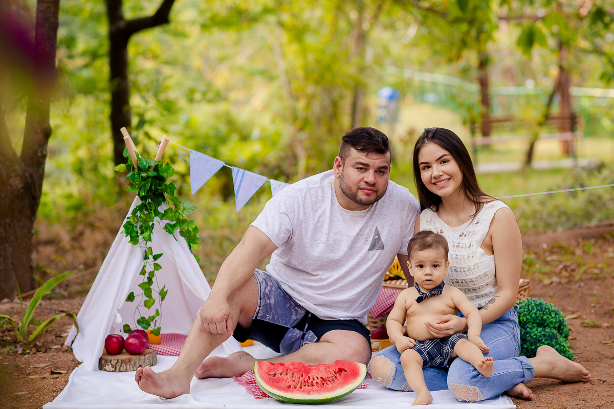 A comemoração do 1º aninho do Otávio foi com um delicioso Smash the Fruit !!

Um ensaio delicioso com muita fruta, muita cor e muito amor em família. 