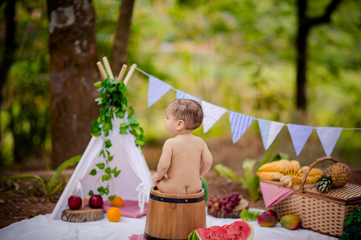 A comemoração do 1º aninho do Otávio foi com um delicioso Smash the Fruit !!

Um ensaio delicioso com muita fruta, muita cor e muito amor em família. 