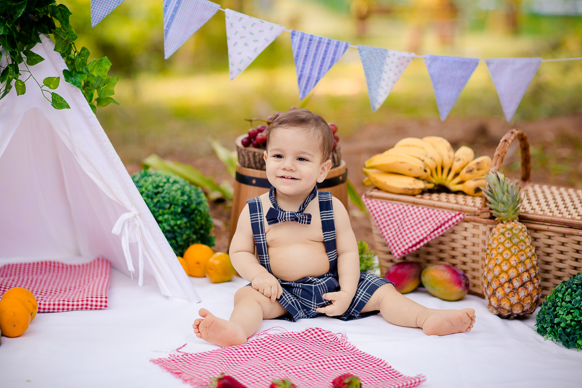 A comemoração do 1º aninho do Otávio foi com um delicioso Smash the Fruit !!

Um ensaio delicioso com muita fruta, muita cor e muito amor em família. 