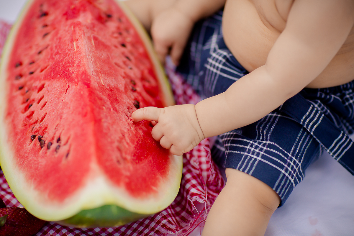 A comemoração do 1º aninho do Otávio foi com um delicioso Smash the Fruit !!

Um ensaio delicioso com muita fruta, muita cor e muito amor em família. 