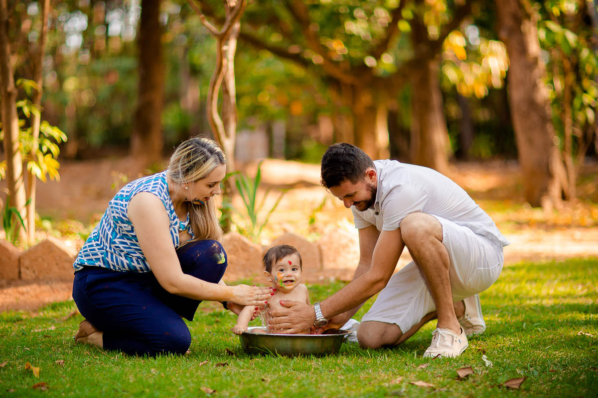 O Pedro completou seu primeiro aninho, e teve uma deliciosa sessão de Smash the Cake com o tema super fofo do Mundo Bita! 

Impossível não se encantar com todo esse charme! Pedro adorou se lambuzar com o bolo e fez uma farra deliciosa na hora do Splash - 