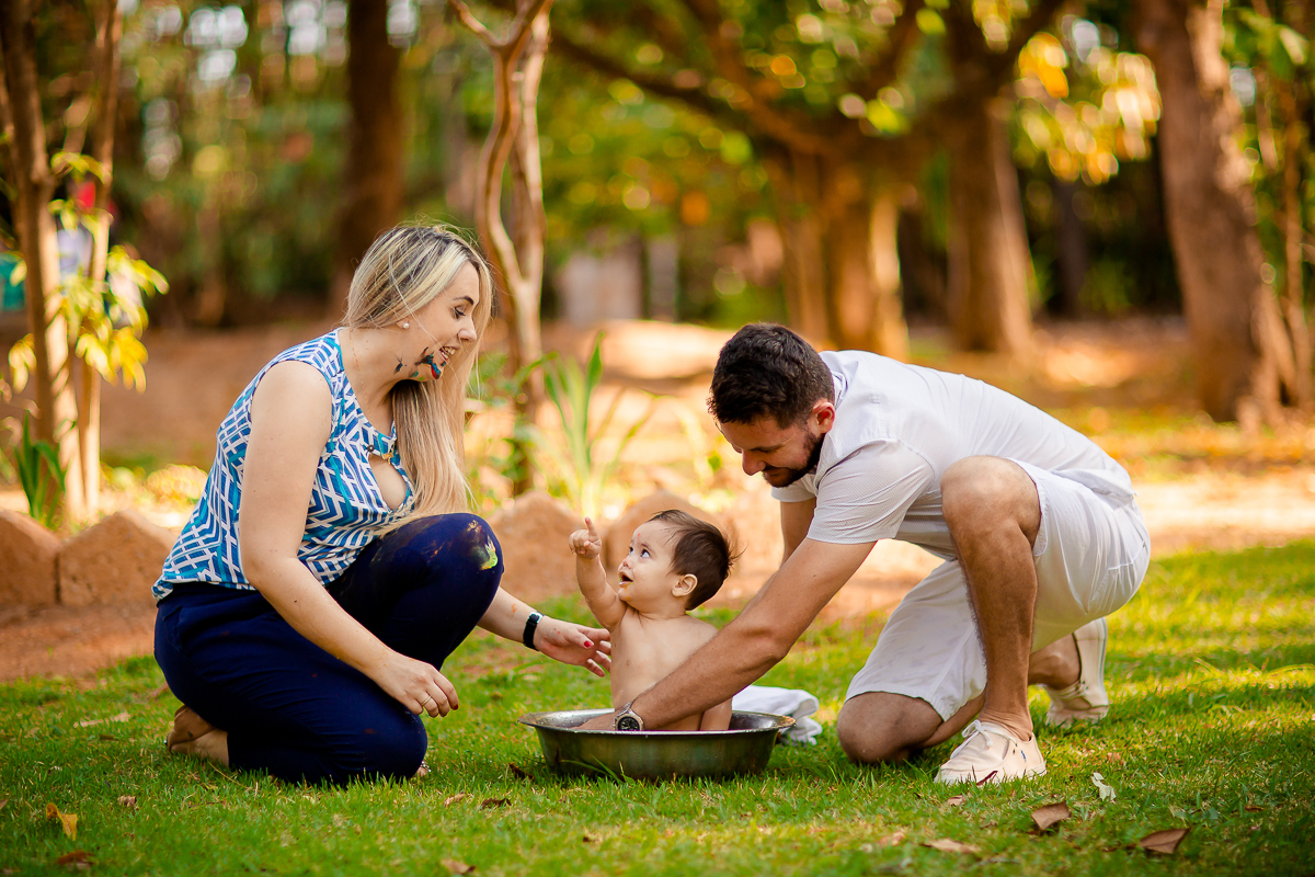 O Pedro completou seu primeiro aninho, e teve uma deliciosa sessão de Smash the Cake com o tema super fofo do Mundo Bita! 

Impossível não se encantar com todo esse charme! Pedro adorou se lambuzar com o bolo e fez uma farra deliciosa na hora do Splash - 