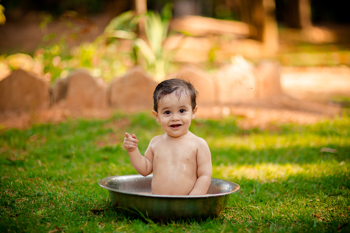 O Pedro completou seu primeiro aninho, e teve uma deliciosa sessão de Smash the Cake com o tema super fofo do Mundo Bita! 

Impossível não se encantar com todo esse charme! Pedro adorou se lambuzar com o bolo e fez uma farra deliciosa na hora do Splash - 