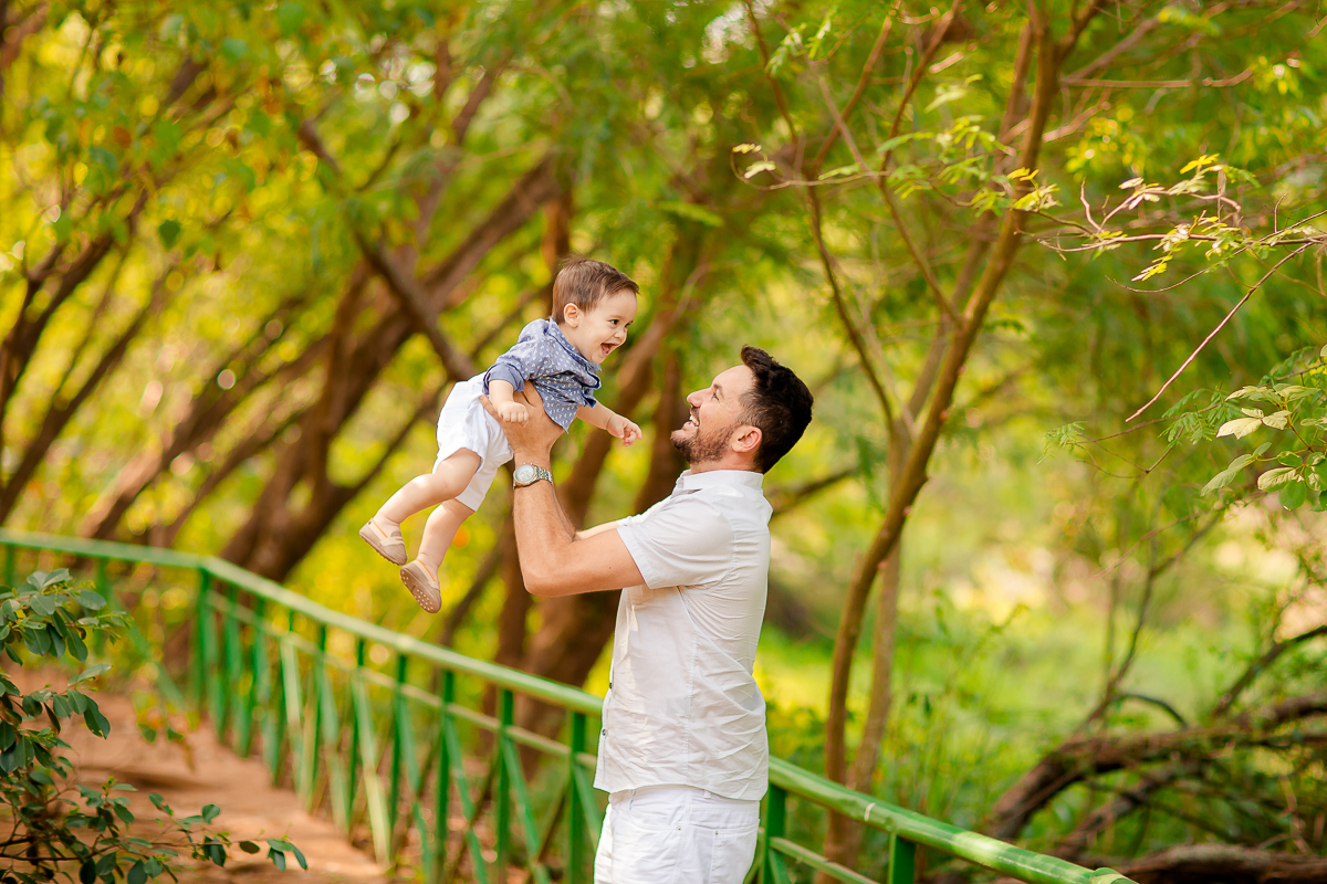 O Pedro completou seu primeiro aninho, e teve uma deliciosa sessão de Smash the Cake com o tema super fofo do Mundo Bita! 

Impossível não se encantar com todo esse charme! Pedro adorou se lambuzar com o bolo e fez uma farra deliciosa na hora do Splash - 