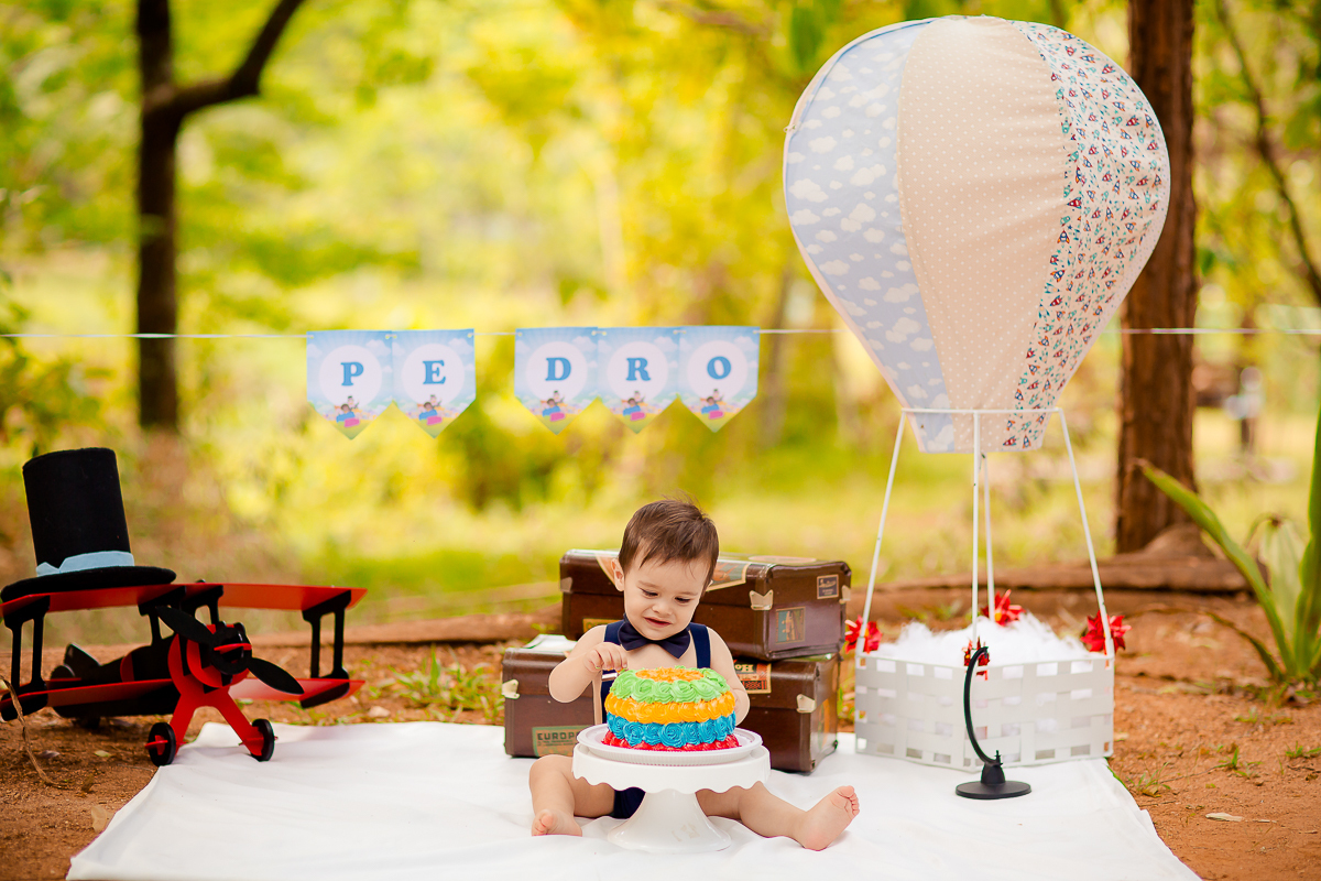 O Pedro completou seu primeiro aninho, e teve uma deliciosa sessão de Smash the Cake com o tema super fofo do Mundo Bita! 

Impossível não se encantar com todo esse charme! Pedro adorou se lambuzar com o bolo e fez uma farra deliciosa na hora do Splash - 