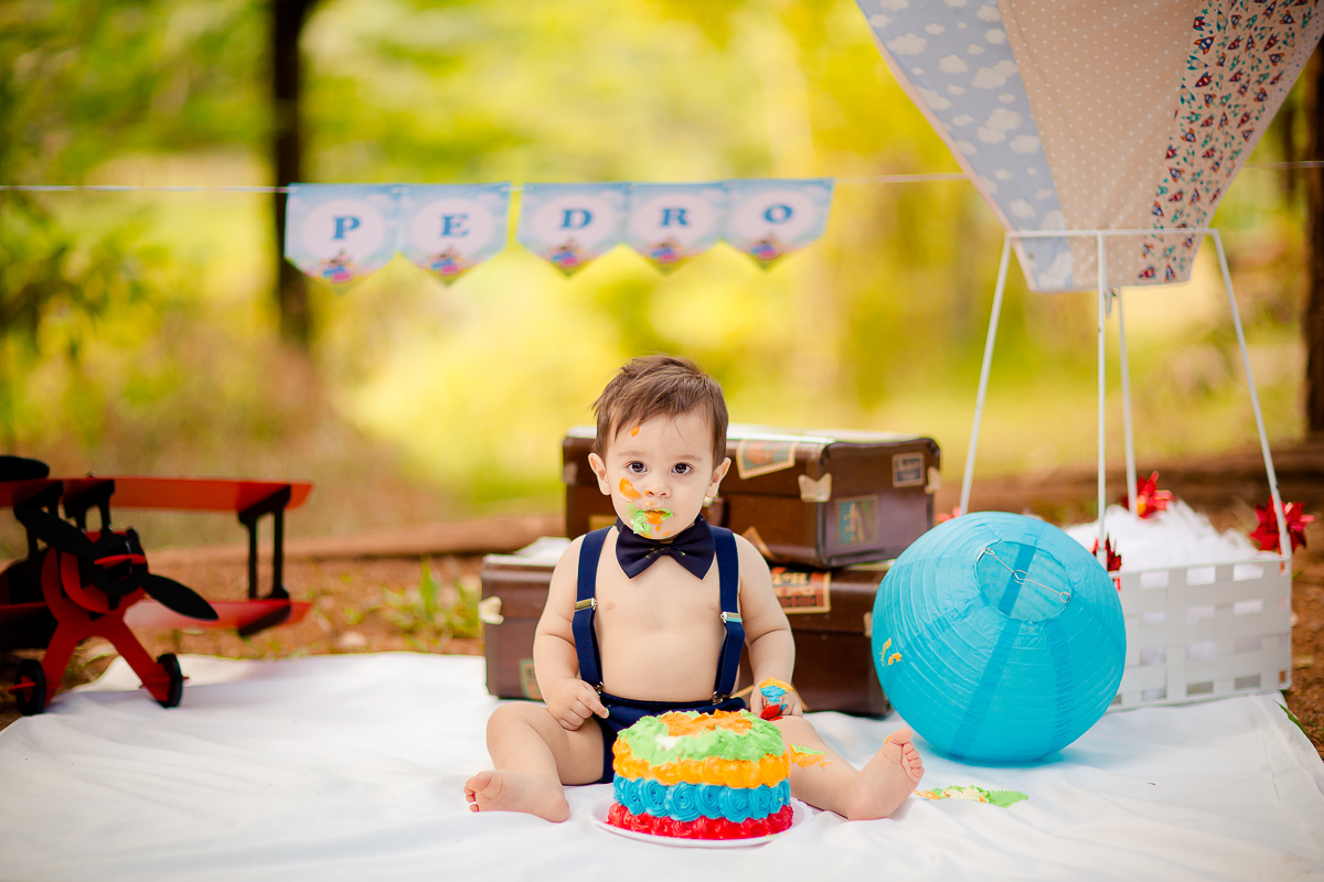 O Pedro completou seu primeiro aninho, e teve uma deliciosa sessão de Smash the Cake com o tema super fofo do Mundo Bita! 

Impossível não se encantar com todo esse charme! Pedro adorou se lambuzar com o bolo e fez uma farra deliciosa na hora do Splash - 