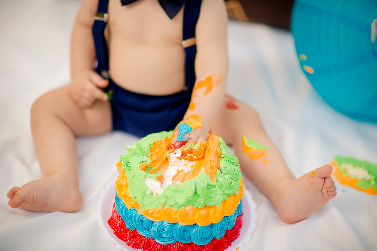 O Pedro completou seu primeiro aninho, e teve uma deliciosa sessão de Smash the Cake com o tema super fofo do Mundo Bita! 

Impossível não se encantar com todo esse charme! Pedro adorou se lambuzar com o bolo e fez uma farra deliciosa na hora do Splash - 