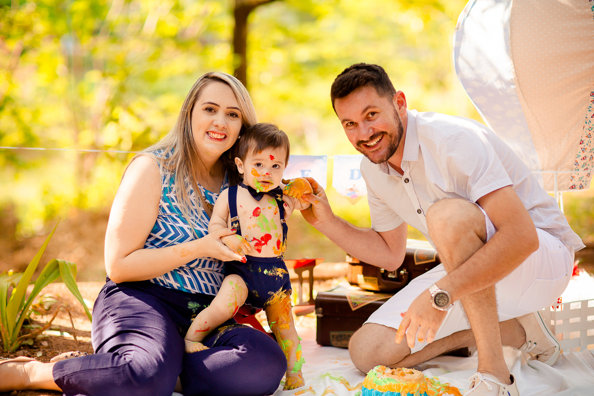 O Pedro completou seu primeiro aninho, e teve uma deliciosa sessão de Smash the Cake com o tema super fofo do Mundo Bita! 

Impossível não se encantar com todo esse charme! Pedro adorou se lambuzar com o bolo e fez uma farra deliciosa na hora do Splash - 