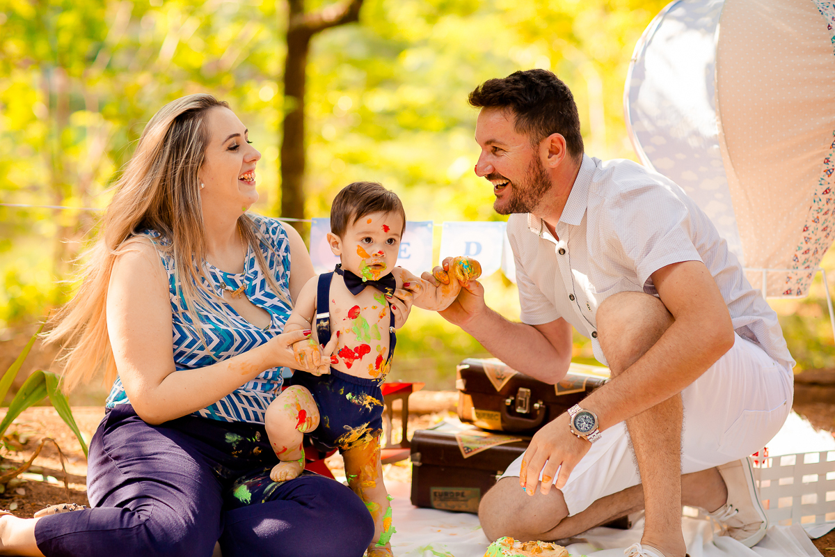 O Pedro completou seu primeiro aninho, e teve uma deliciosa sessão de Smash the Cake com o tema super fofo do Mundo Bita! 

Impossível não se encantar com todo esse charme! Pedro adorou se lambuzar com o bolo e fez uma farra deliciosa na hora do Splash - 