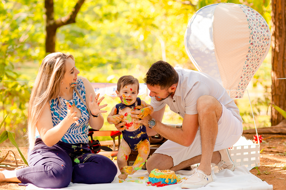 O Pedro completou seu primeiro aninho, e teve uma deliciosa sessão de Smash the Cake com o tema super fofo do Mundo Bita! 

Impossível não se encantar com todo esse charme! Pedro adorou se lambuzar com o bolo e fez uma farra deliciosa na hora do Splash - 
