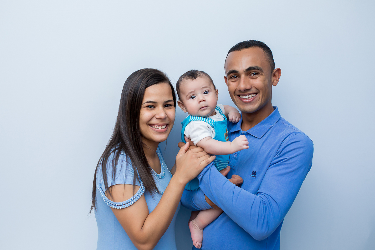 Na sessão de 3 meses do Bryan ele pescou vários corações! Opppss, vários peixinhos.

Esse Gordinho é daqueles bebês gostosos que enchem o colo da gente, e faz nós se desmanchar de amor !!