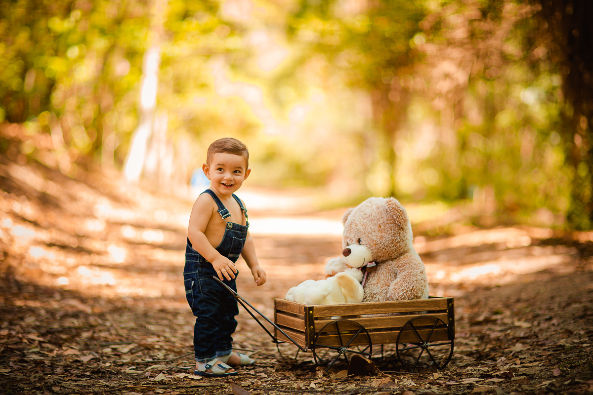 Esse é o lindo Miguel.
Acompanhamos esse pequeno desde os seus quatro meses, e agora fomos ao parque para fazer o Ensaio de 1 ano, Pensa em um bebê apaixonante distribuindo sorrisos, charme e até fazendo pose impossível não se encantar com esse mocinho