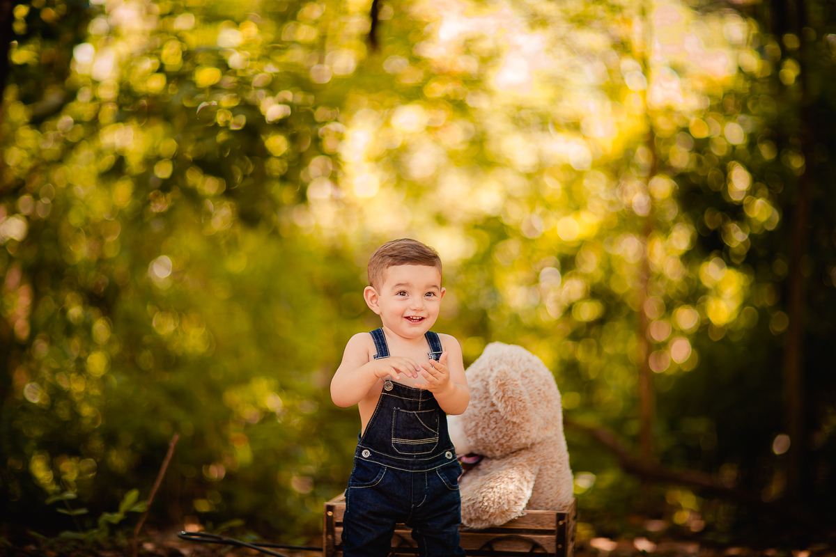 Esse é o lindo Miguel.
Acompanhamos esse pequeno desde os seus quatro meses, e agora fomos ao parque para fazer o Ensaio de 1 ano, Pensa em um bebê apaixonante distribuindo sorrisos, charme e até fazendo pose impossível não se encantar com esse mocinho