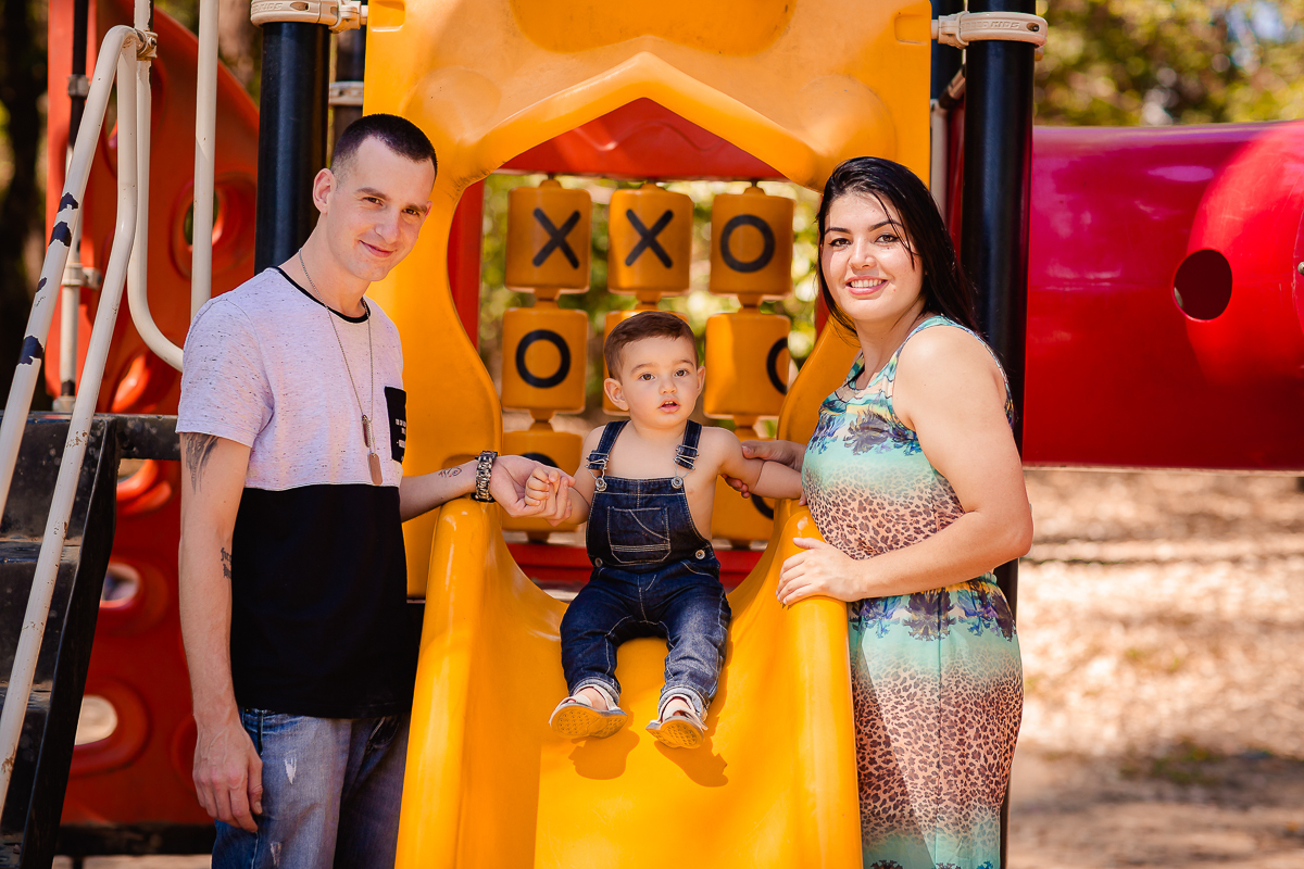 Esse é o lindo Miguel.
Acompanhamos esse pequeno desde os seus quatro meses, e agora fomos ao parque para fazer o Ensaio de 1 ano, Pensa em um bebê apaixonante distribuindo sorrisos, charme e até fazendo pose impossível não se encantar com esse mocinho