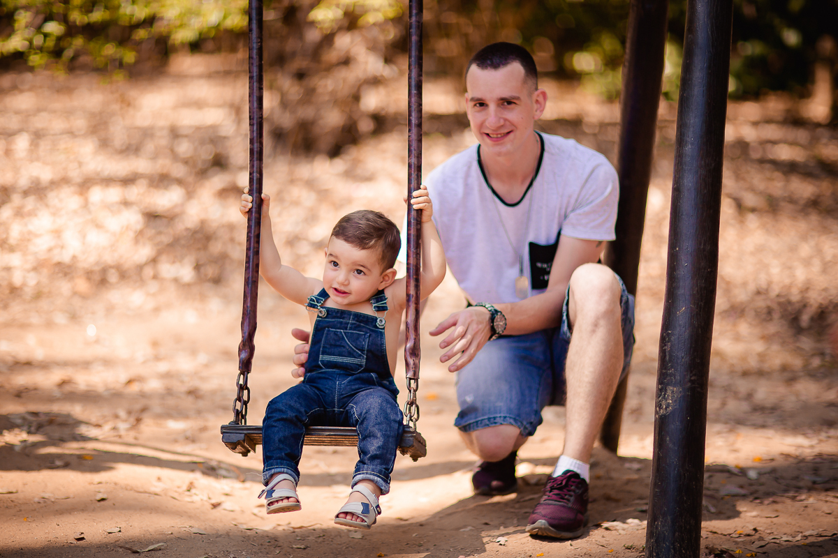 Esse é o lindo Miguel.
Acompanhamos esse pequeno desde os seus quatro meses, e agora fomos ao parque para fazer o Ensaio de 1 ano, Pensa em um bebê apaixonante distribuindo sorrisos, charme e até fazendo pose impossível não se encantar com esse mocinho