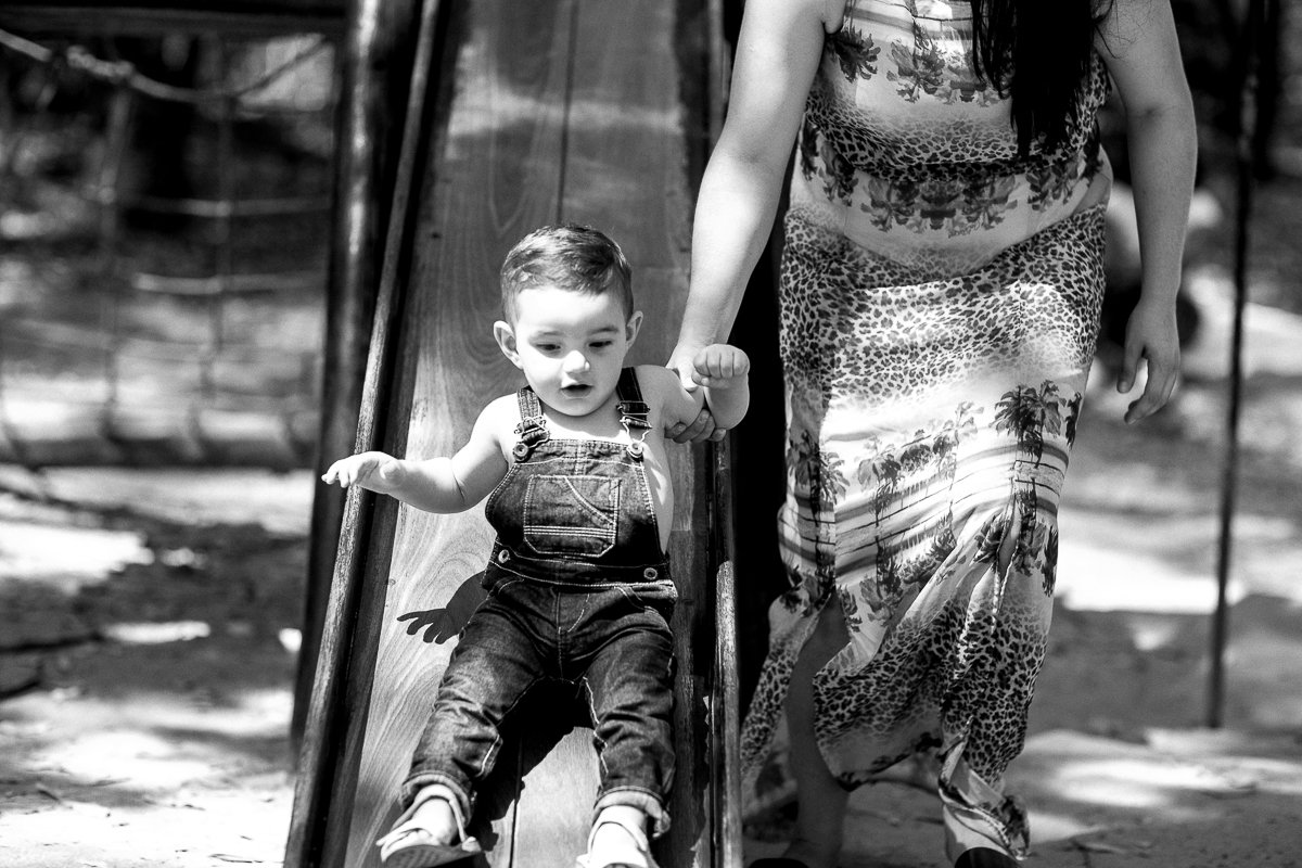 Esse é o lindo Miguel.
Acompanhamos esse pequeno desde os seus quatro meses, e agora fomos ao parque para fazer o Ensaio de 1 ano, Pensa em um bebê apaixonante distribuindo sorrisos, charme e até fazendo pose impossível não se encantar com esse mocinho